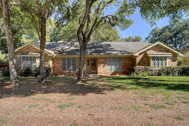 ranch-style home featuring a front yard