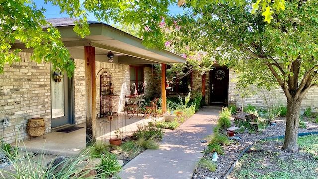 entrance to property with covered porch