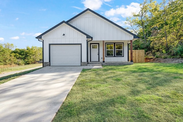 view of front of property featuring a front yard and a garage