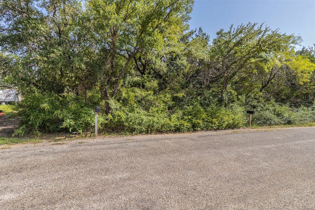 Listing photo 3 for 2713 Walnut St, Granbury TX 76048