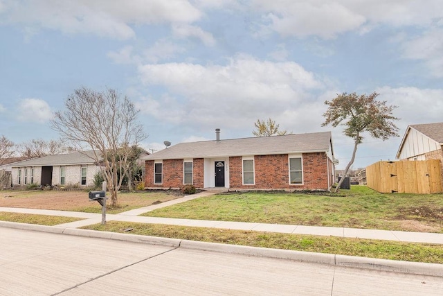 single story home with a front lawn