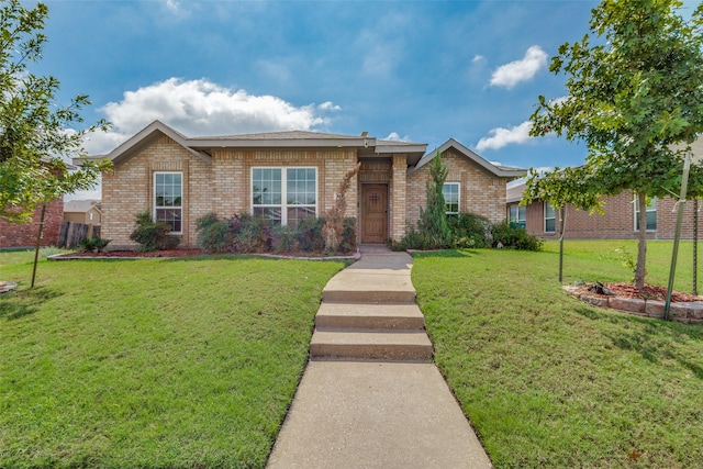 single story home featuring a front lawn