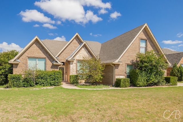 view of front of property with a front lawn