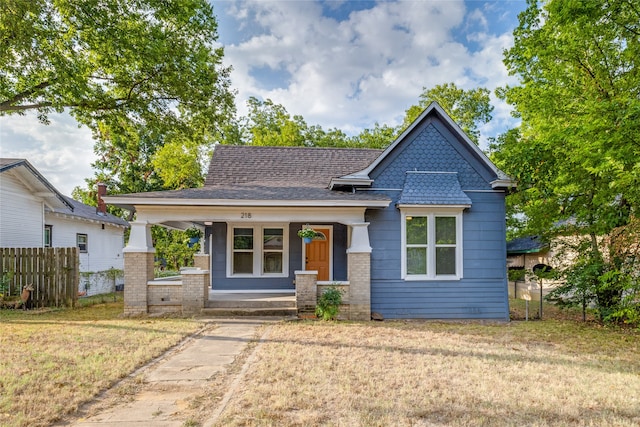 view of front of house featuring a porch and a front yard