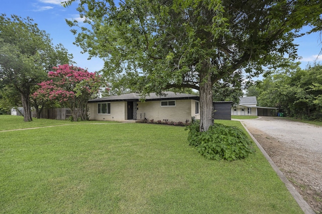 single story home featuring a front yard