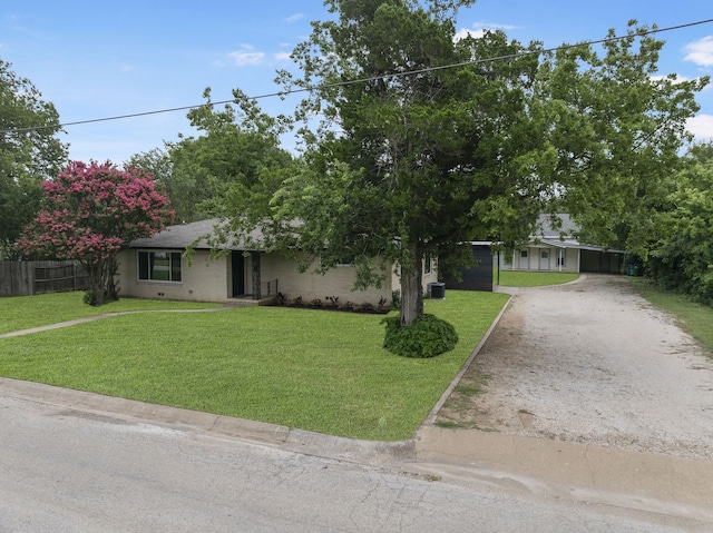 view of front facade featuring a front yard