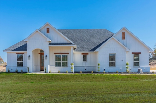 modern farmhouse featuring a front lawn