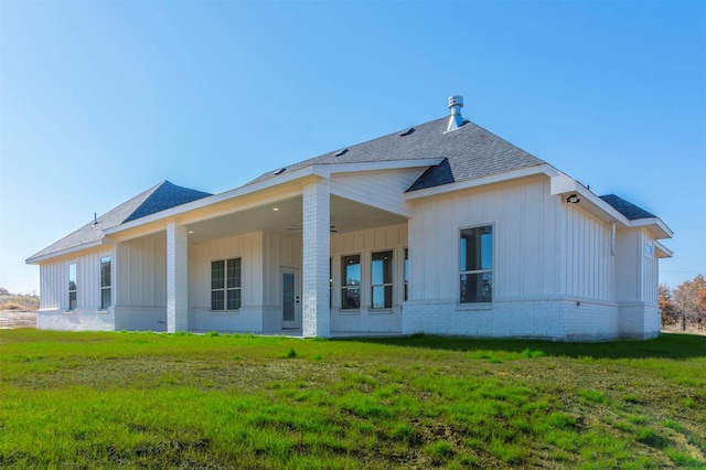 back of house featuring a yard