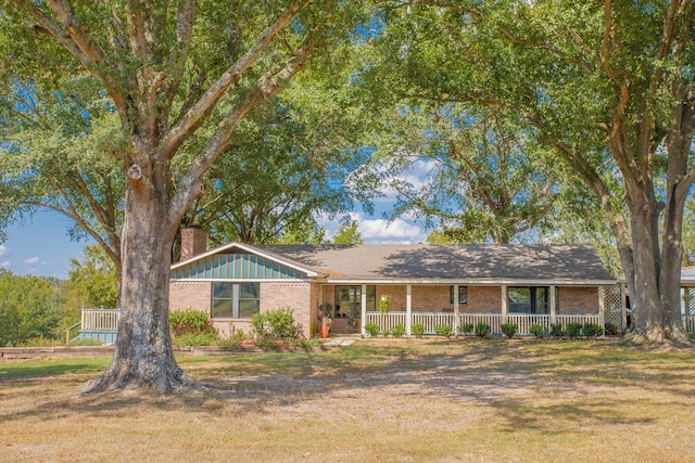 ranch-style home featuring a porch and a front lawn