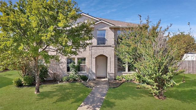 view of front of house featuring a front lawn