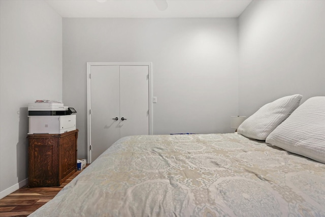 bedroom with hardwood / wood-style flooring, ceiling fan, and a closet