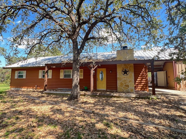 view of front of property