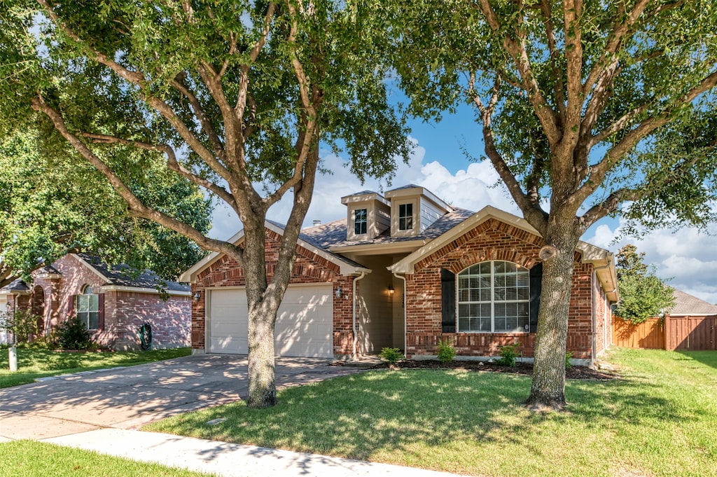 view of front property featuring a garage and a front lawn