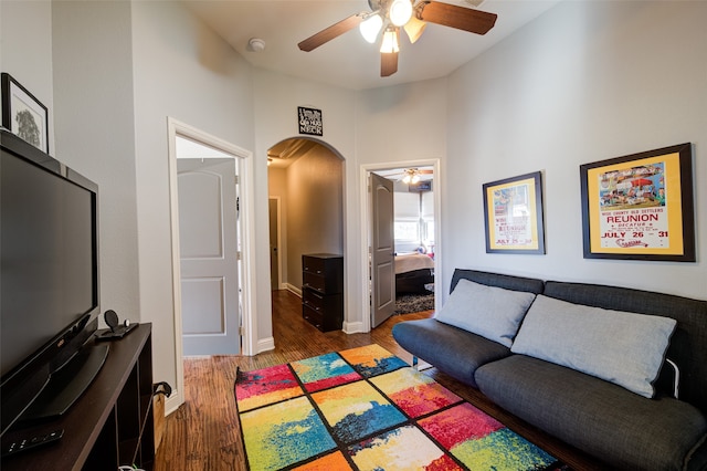 living room featuring dark hardwood / wood-style floors and ceiling fan