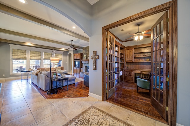 living room with light hardwood / wood-style flooring and ceiling fan