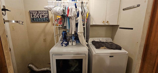 laundry room featuring cabinets and independent washer and dryer