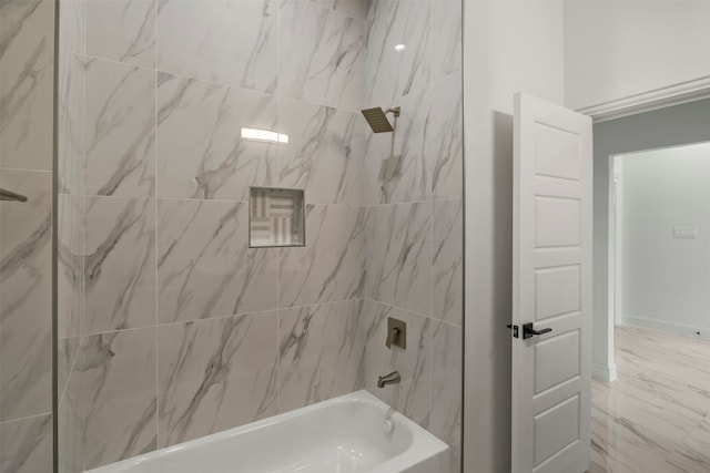 bathroom with tiled shower / bath combo