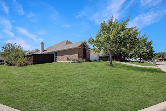 view of front facade featuring a front lawn