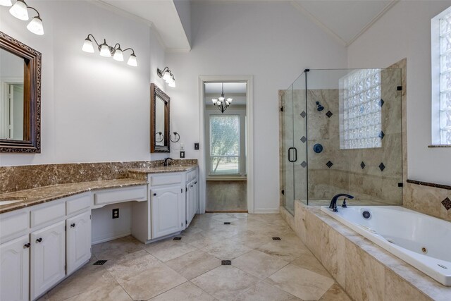 spare room with an inviting chandelier, a tray ceiling, crown molding, and hardwood / wood-style flooring