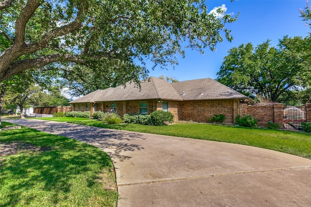 single story home with a front yard