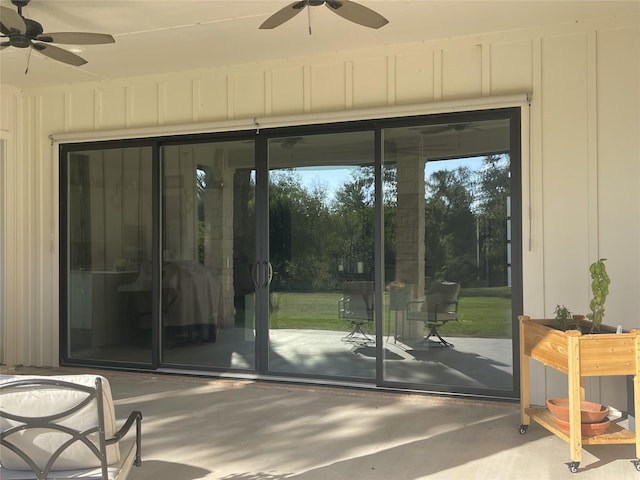 entryway with ceiling fan and concrete flooring