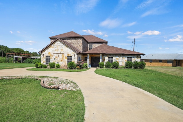 view of front of home with a front lawn