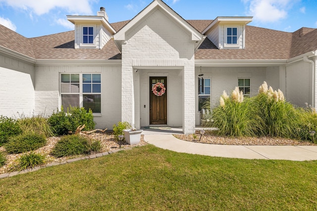 view of front of house featuring a front yard