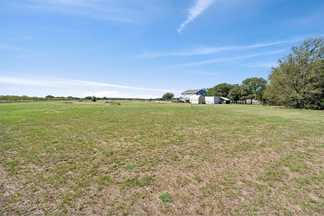 view of yard featuring a rural view