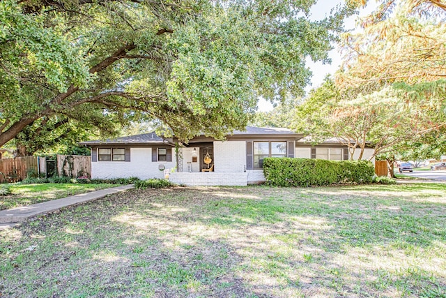 ranch-style home featuring a front yard