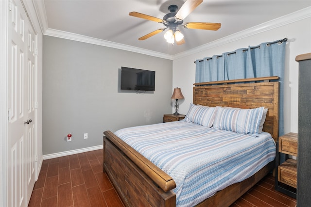 bedroom with ornamental molding, ceiling fan, and a closet