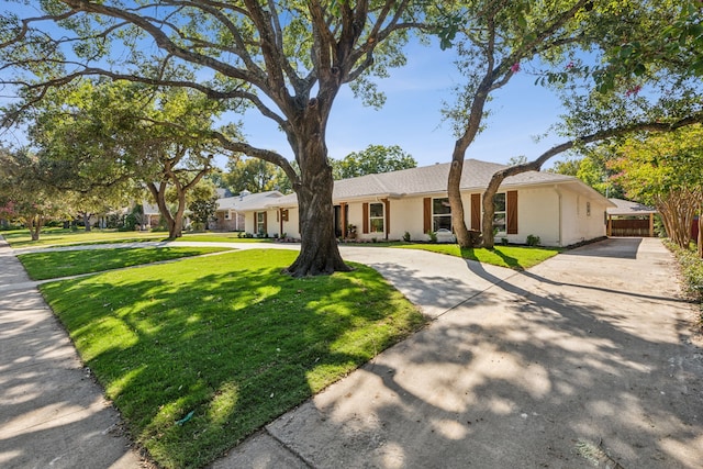 ranch-style home featuring a front yard