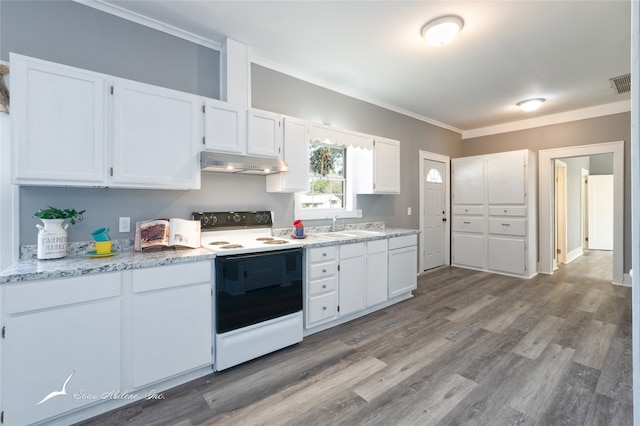 kitchen featuring white electric range oven, light wood-type flooring, ornamental molding, and white cabinetry