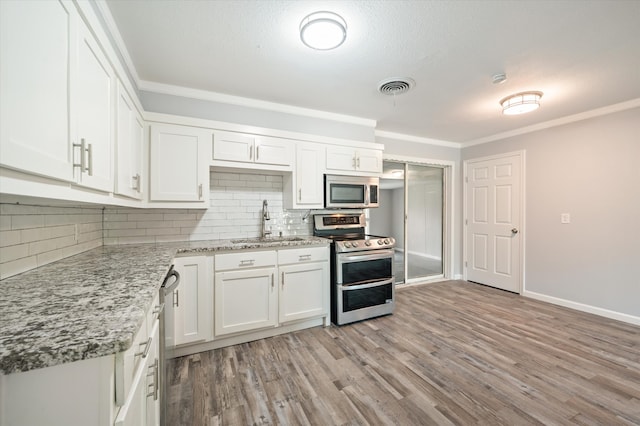 kitchen featuring light wood-type flooring, sink, white cabinets, stainless steel appliances, and crown molding