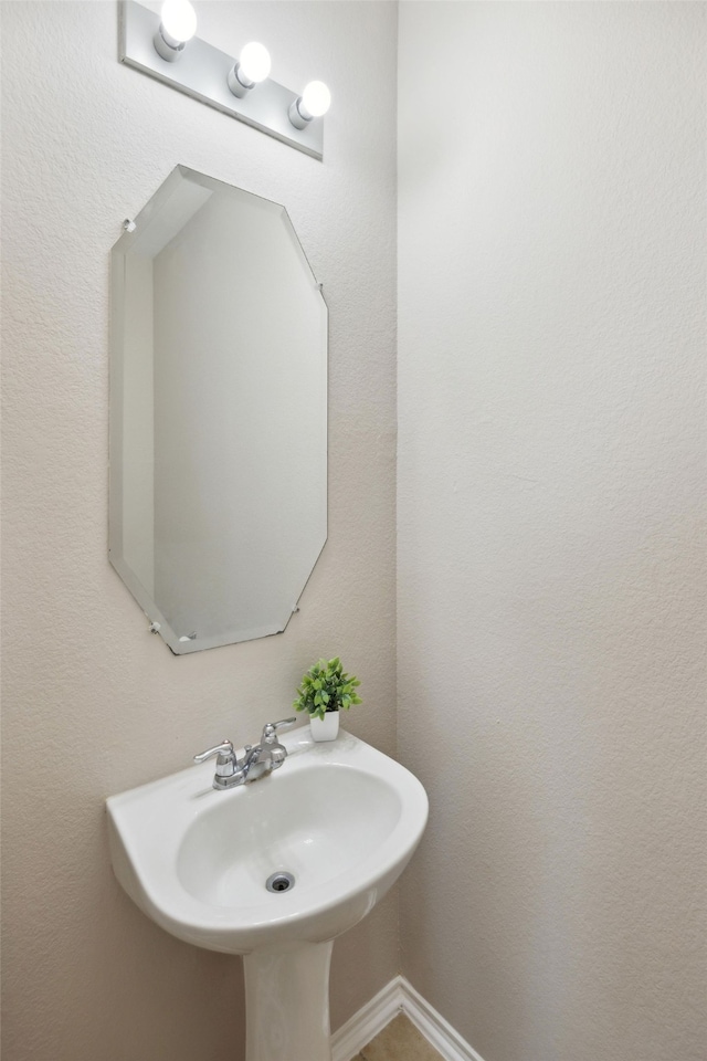 bathroom featuring sink