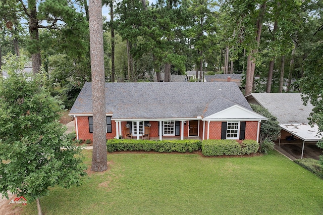 view of front of home featuring a front lawn