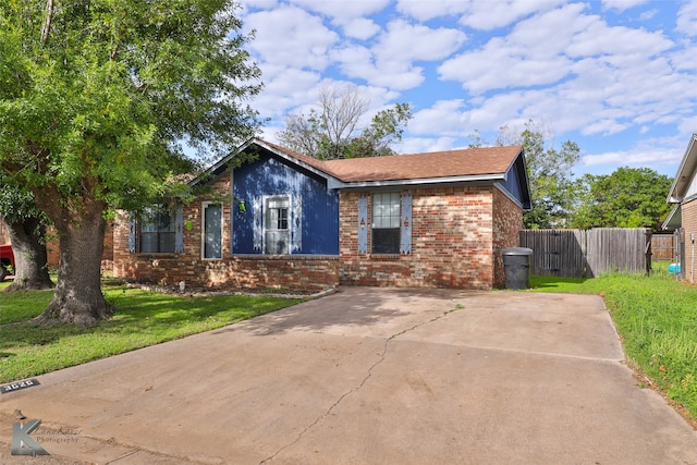 view of front of home with a front lawn