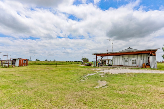 view of yard featuring a storage unit