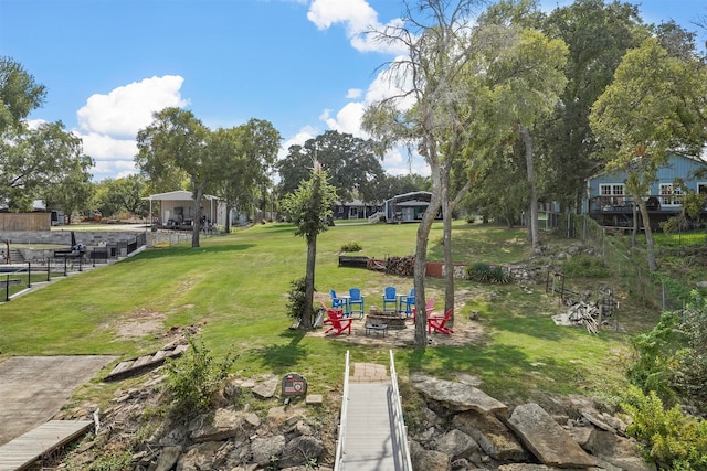 view of yard featuring a fire pit