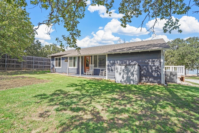 view of front of home featuring cooling unit and a front lawn