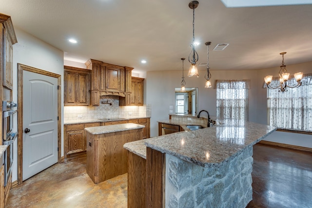 kitchen featuring black electric stovetop, a large island with sink, sink, an inviting chandelier, and decorative light fixtures