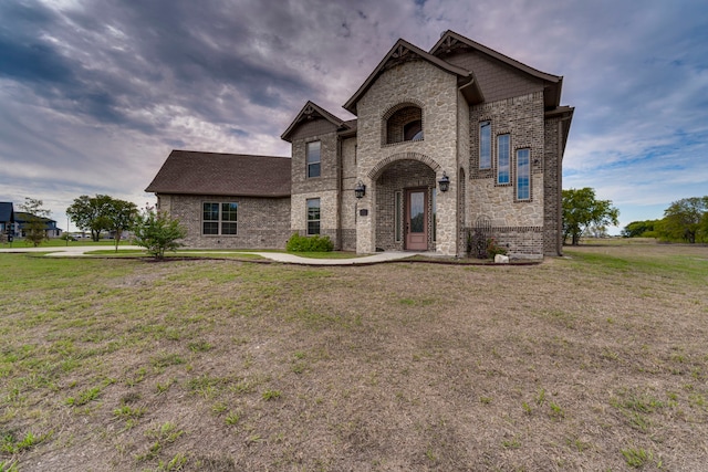 view of front of property with a front lawn