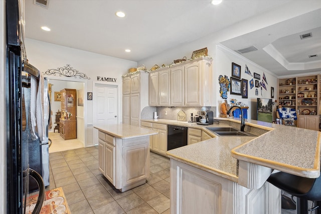 kitchen featuring a breakfast bar, sink, kitchen peninsula, black appliances, and a center island