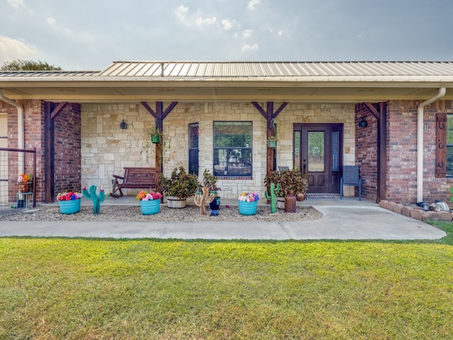 rear view of house featuring a yard