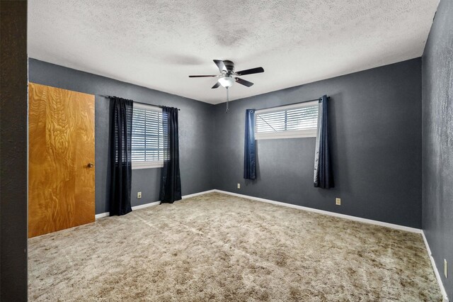 unfurnished room featuring ceiling fan and carpet