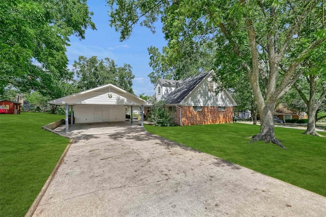 view of front of house with a carport and a front yard