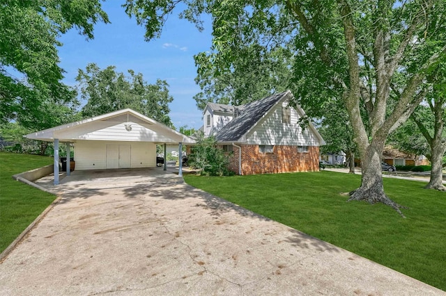 view of front of home with a carport and a front lawn