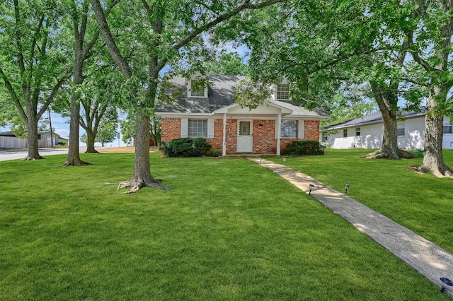 view of front facade featuring a front lawn