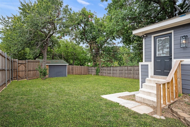 view of yard featuring a storage shed