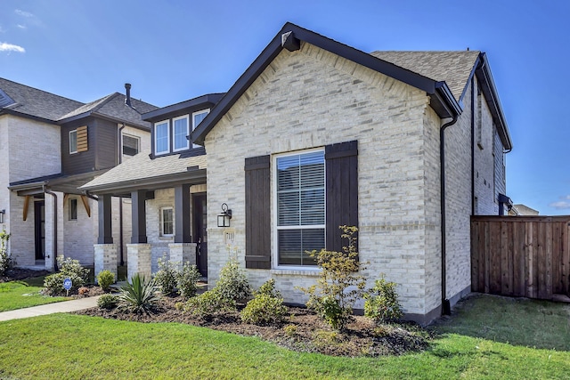 view of front facade with a front yard