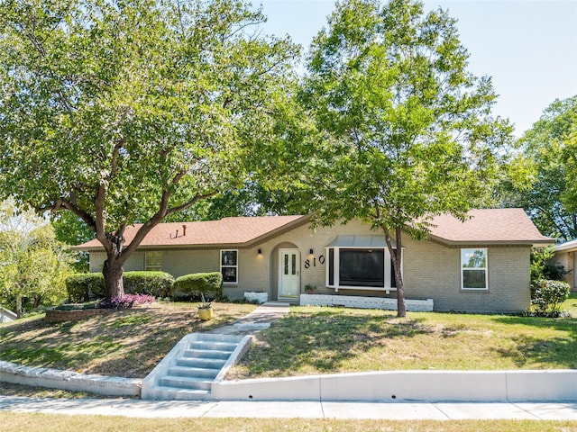 single story home featuring a front lawn